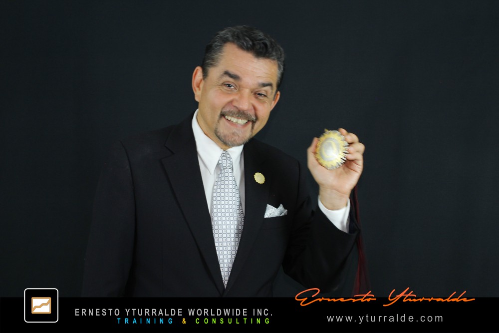 Ernesto Yturralde premiado como Speaker of the Year por su liderazgo en Aprendizaje Experiencial