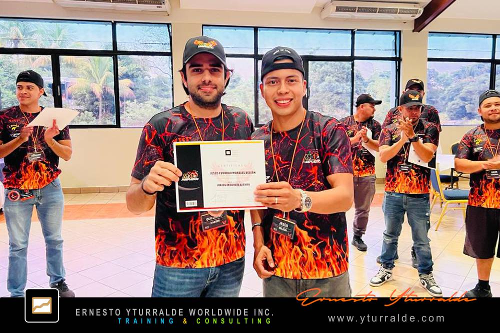 Team Building Max LATAM con integración y liderazgo en talleres corporativos