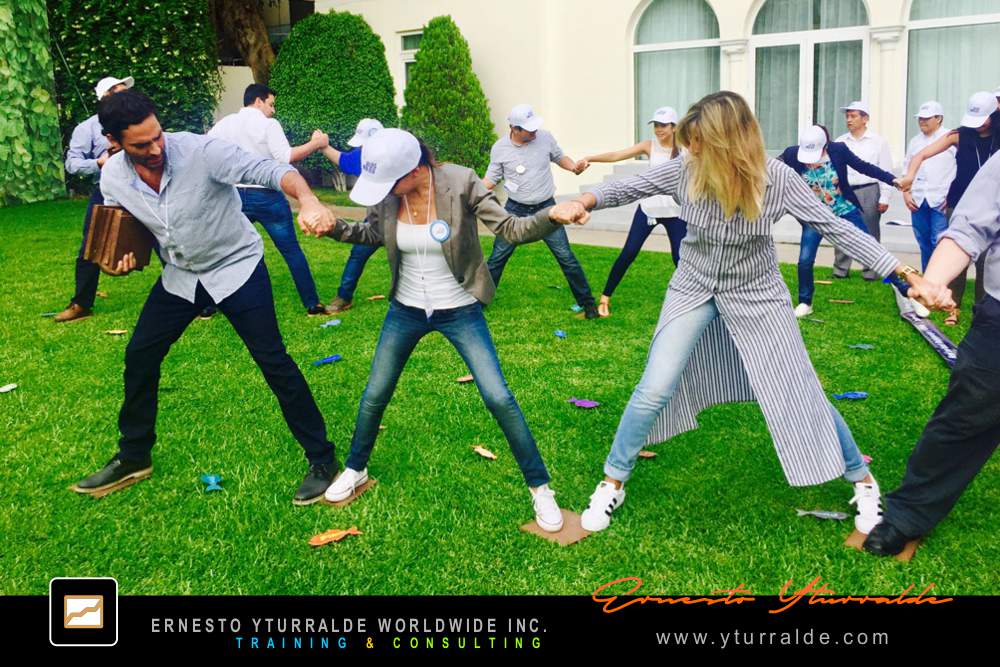 Team Building Max LATAM aplicando cuerdas bajas como herramienta en empresas