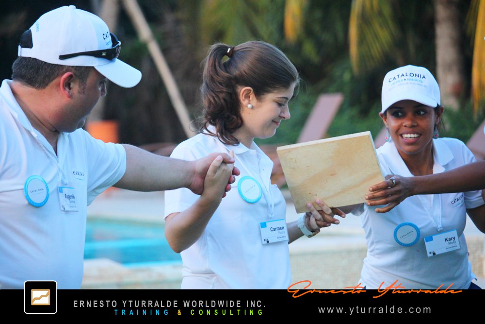 Team Building Max LATAM | Talleres de Cuerdas | Taller de Trabajo en Equipo para Empresas